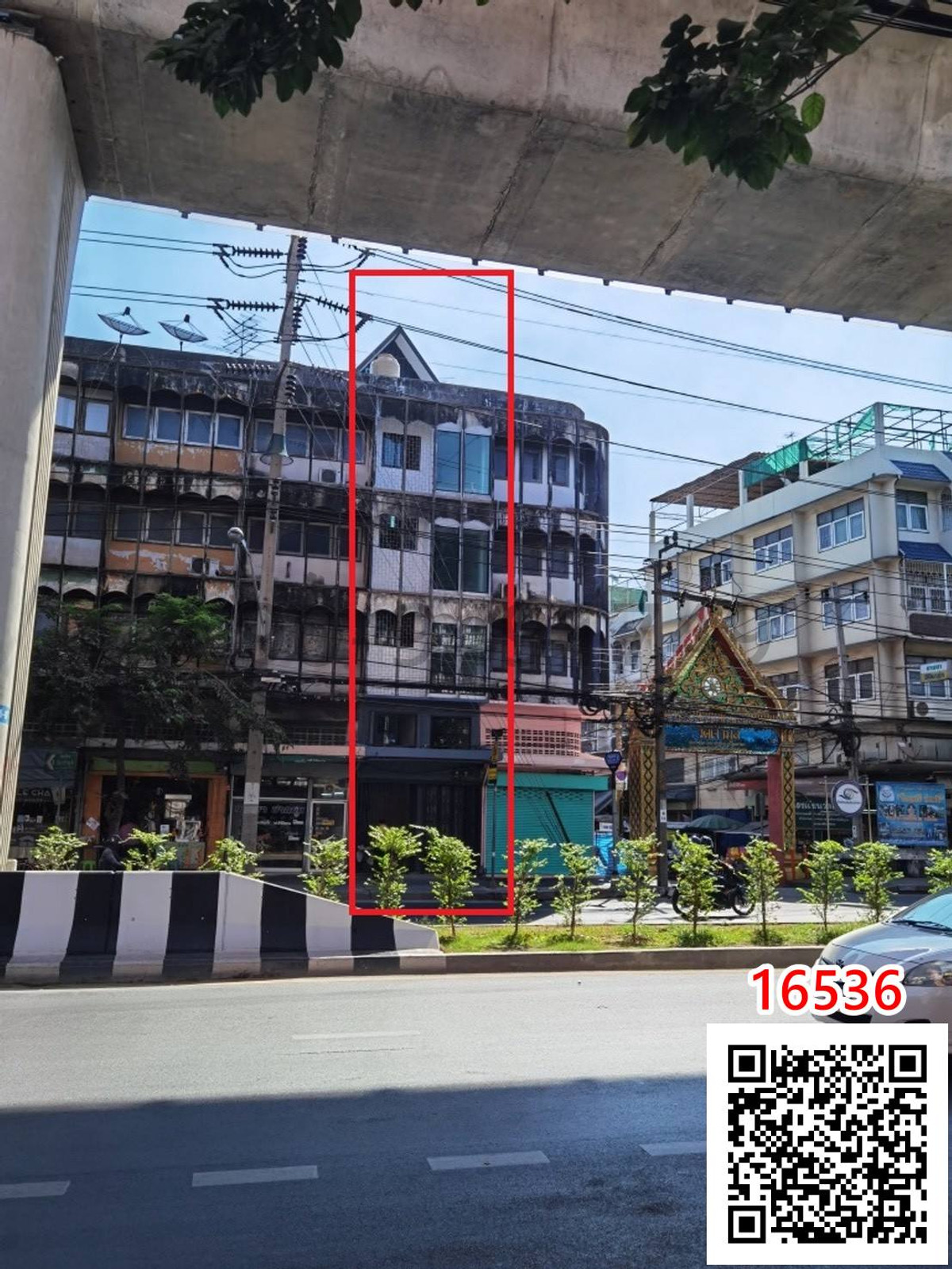 For RentShop HousePinklao, Charansanitwong : For rent, 4-story commercial building with mezzanine, newly decorated in LOFT style, good location, near MRT Charan 13 and Tha Phra Station.