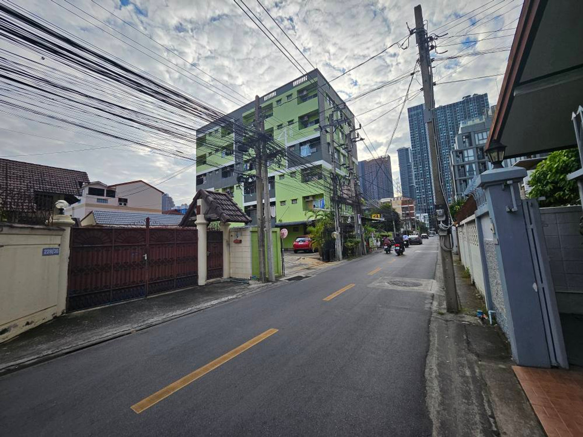 ขายบ้านลาดพร้าว เซ็นทรัลลาดพร้าว : ราคาพิเศษ!! บ้านเดี่ยวทำเลทอง ลาดพร้าว ซ.1 ใกล้ยูเนี่ยนมอลล์ เดินถึงรถไฟฟ้า เข้าออกได้หลายทาง