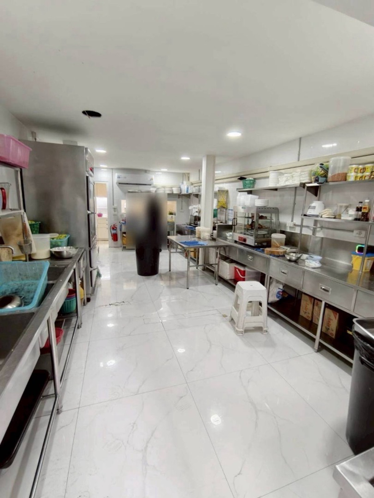 For RentShop HouseSukhumvit, Asoke, Thonglor : Commercial building for rent, Thonglor, Sukhumvit 55, next to the main road, good location, accepting consideration for all businesses.