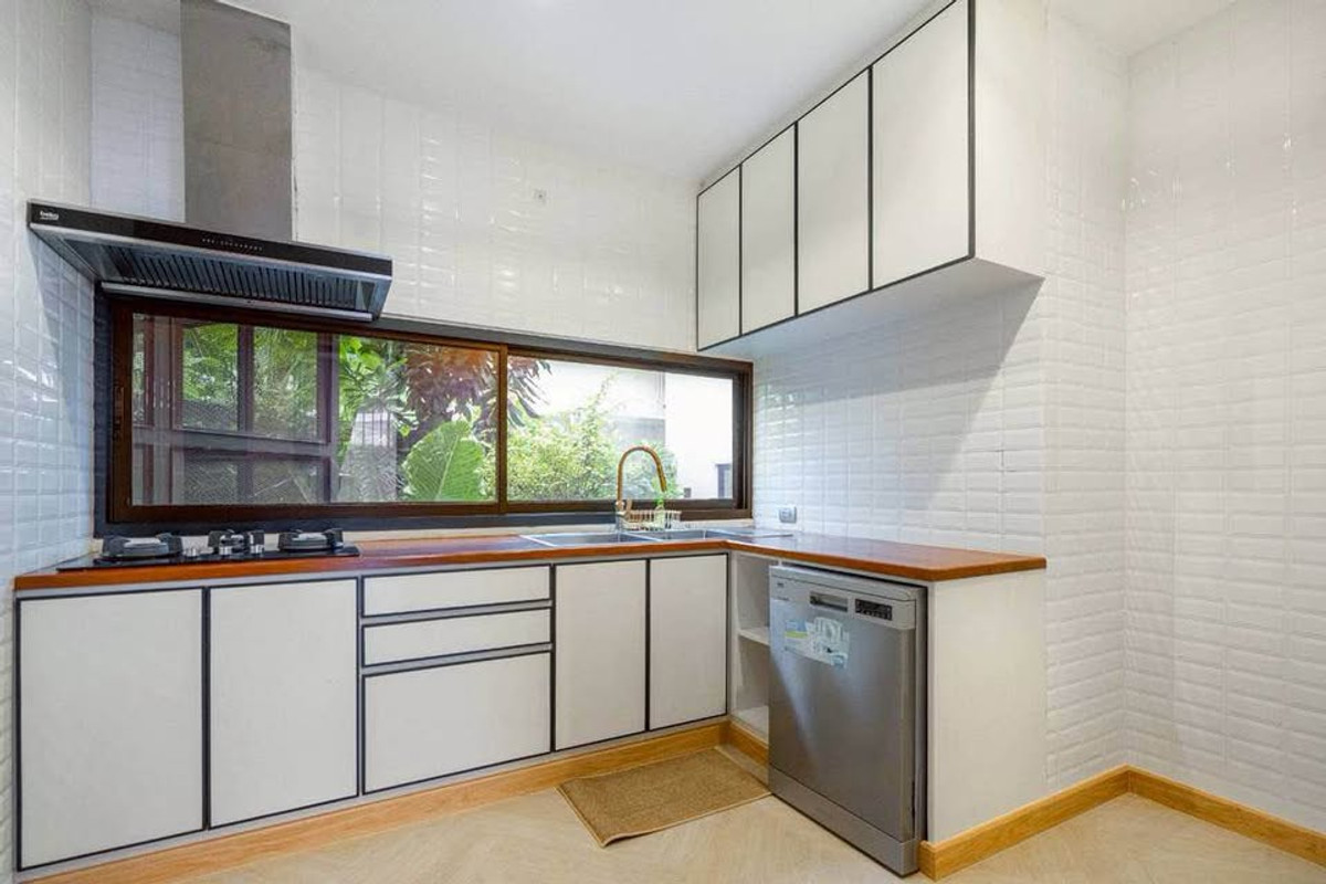 For SaleChokchai 4, Ladprao 71, Ladprao 48, : Urgent sale, luxury 4 bedroom villa with swimming pool at Sukhumvit 71.