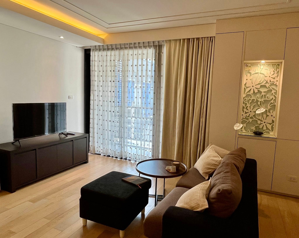 For RentCondoSukhumvit, Asoke, Thonglor : Condo for rent, Mode Sukumvit 61, low rise condo in the heart of the city, elegant, quiet, 3 minutes walk to Ekkamai BTS station.