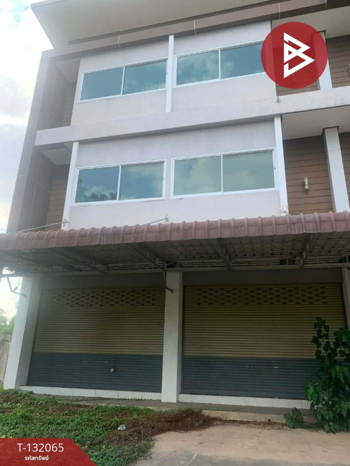 For SaleShop HouseRayong : Commercial building for sale, 2 units, area 54.4 sq m, Klaeng, Rayong.