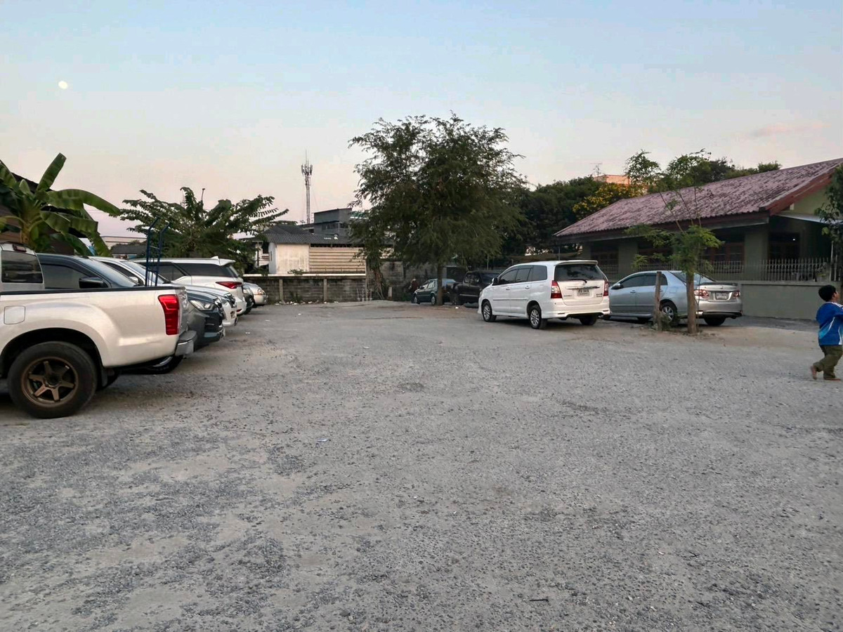 ให้เช่าโกดังเกษตร นวมินทร์ ลาดปลาเค้า : ให้เช่าที่ดิน 1ไร่ ถนนลาดปลาเค้า ใช้จัดสรรทำโกดัง(สร้างเอง) ที่จอดรถ มีรั้วแล้ว เช่าถูกเพียง35000บาท สนใจติดต่อเรา line assetagency