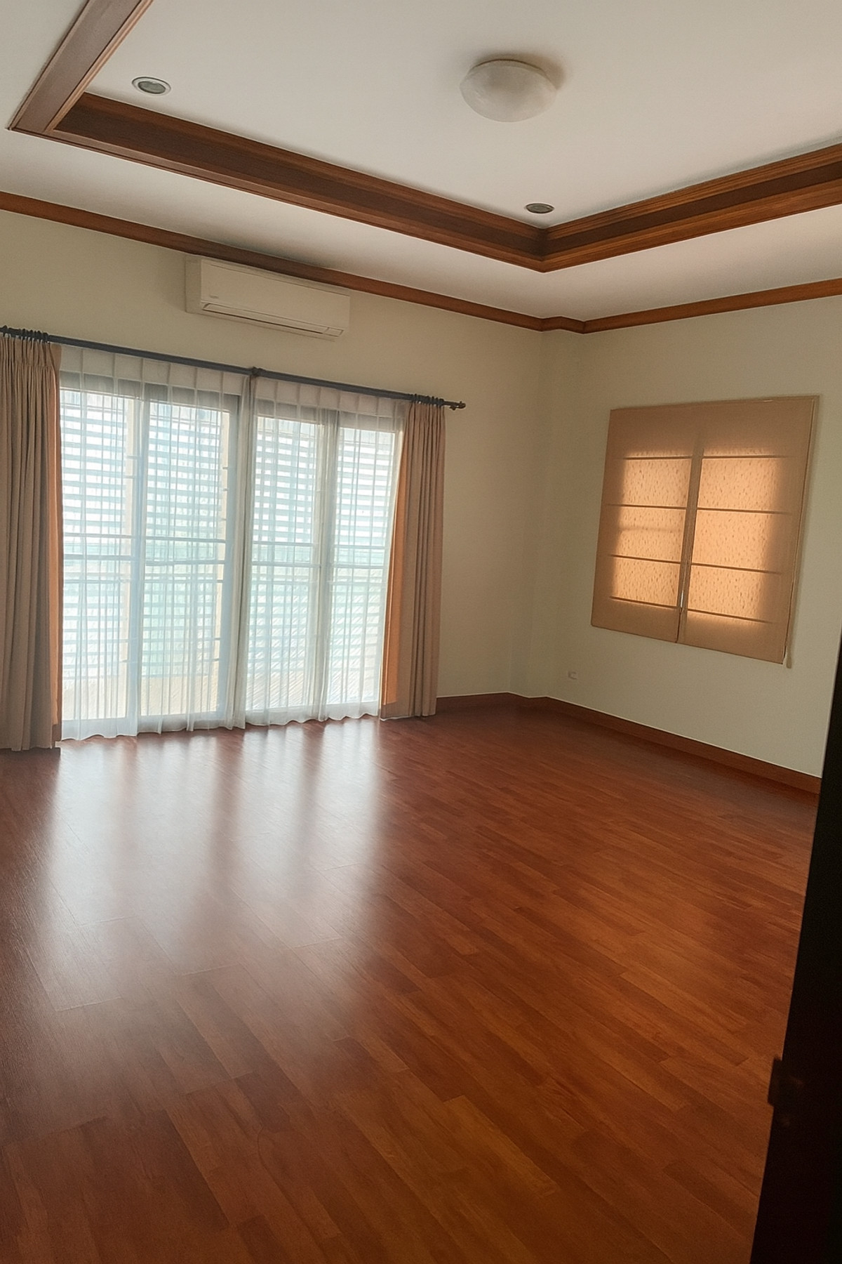 ขายโฮมออฟฟิศศรีราชา แหลมฉบัง บ้านบึง : ขาย !!! โฮมออฟฟิศ 3 ชั้น (รวมชั้นดาดฟ้า) สภาพดีมาก เนื้อที่ 82 ตารางวา อ.บ้านบึง จ.ชลบุรี ราคา 15,500,000 บาท