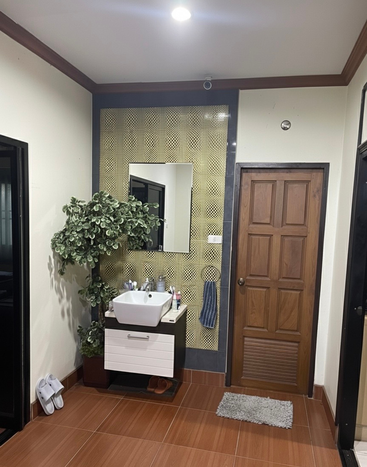 ขายโฮมออฟฟิศศรีราชา แหลมฉบัง บ้านบึง : ขาย !!! โฮมออฟฟิศ 3 ชั้น (รวมชั้นดาดฟ้า) สภาพดีมาก เนื้อที่ 82 ตารางวา อ.บ้านบึง จ.ชลบุรี ราคา 15,500,000 บาท