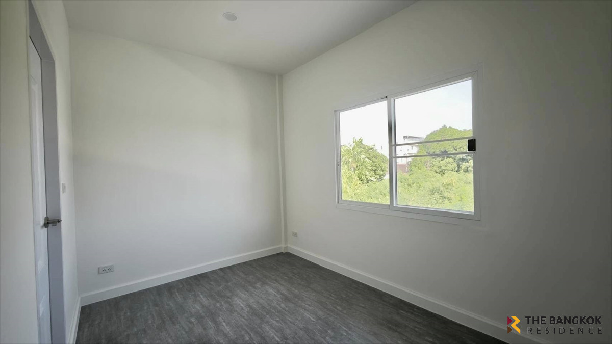 ขายทาวน์โฮมโชคชัย4 ลาดพร้าว71 : 🏡 Townhome Area Lat Phrao - บ้านตกแต่งสไตล์โมเดิร์น มินิมอล 🚗 ทำเลโชคชัย4