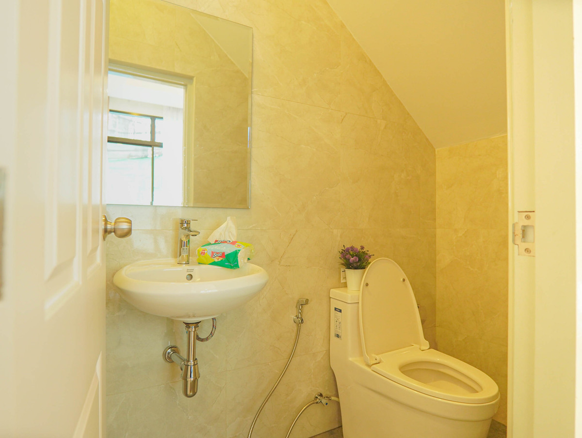 ให้เช่าบ้านพัทยา บางแสน ชลบุรี สัตหีบ : 🏡✨ พูลวิลล่าให้เช่า ใกล้อ่างเก็บน้ำมาบประชัน | 3 ห้องนอน | เพียง 65,000 บาท/เดือน ✨