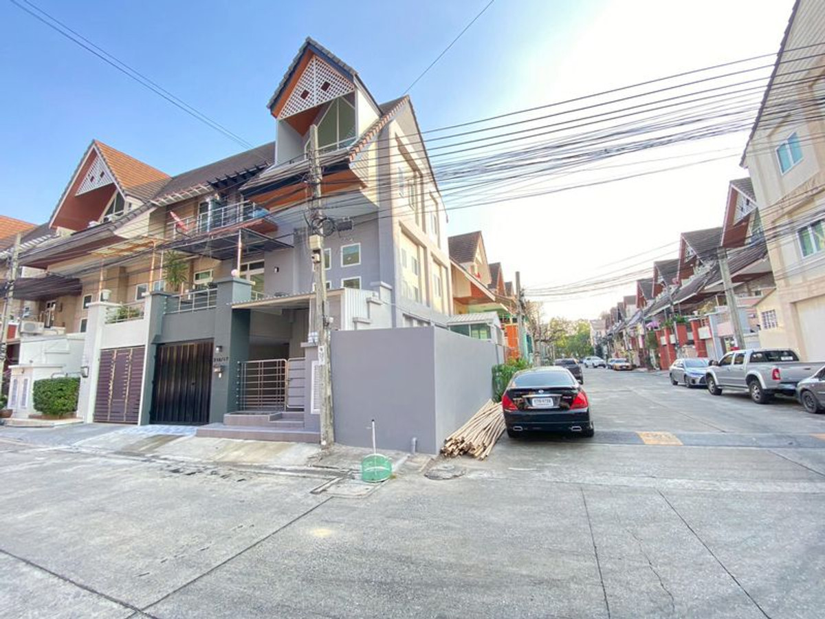 ขายทาวน์โฮมลาดพร้าว เซ็นทรัลลาดพร้าว : ขาย  ทาวน์โฮม  ลาดพร้าว  วังทองหลาง