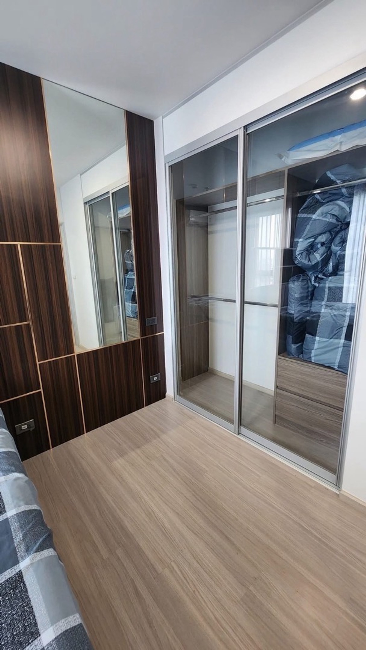 For RentCondoBang kae, Phetkasem : 
