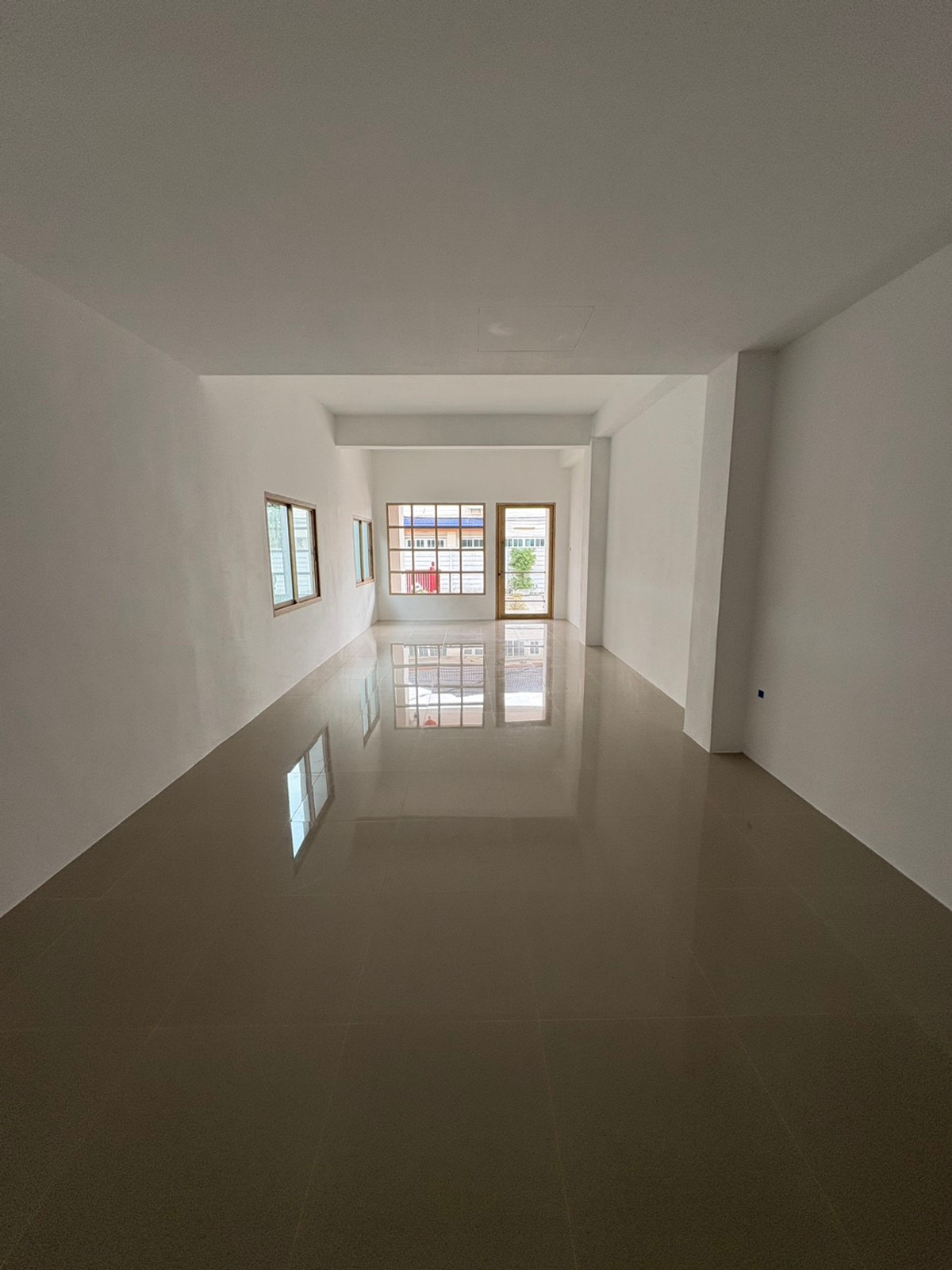 For RentOfficeNawamin, Ramindra : Space for rent inside the building Supports both offices and Co-Working Space.