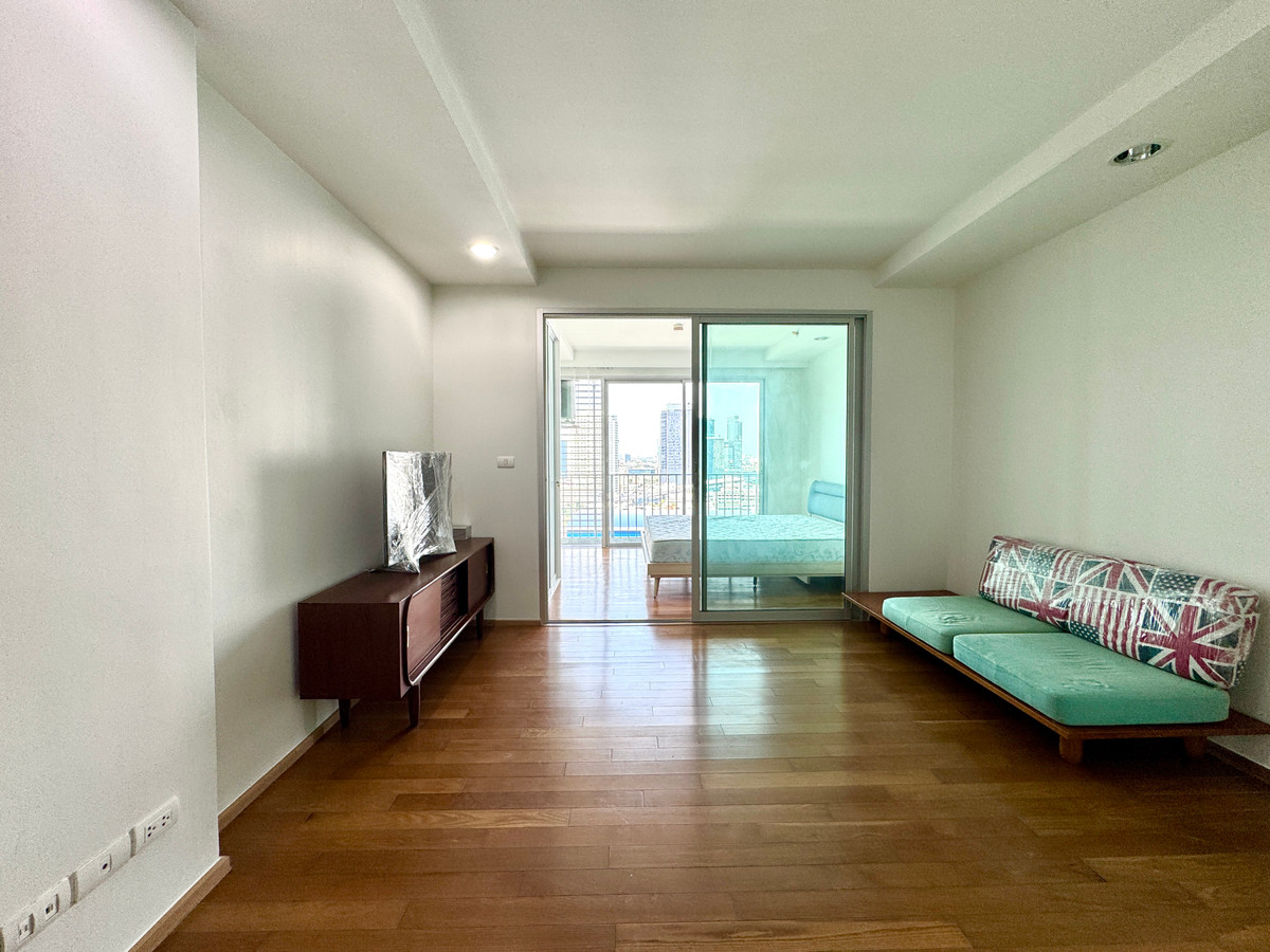 ขายคอนโดลาดพร้าว เซ็นทรัลลาดพร้าว : ถูกที่สุดในย่านห้าแยกลาดพร้าว 🔥 ขายด่วน คอนโด 1 ห้องนอน 38sqm ไซต์ใหญ่ ในราคาไม่ถึง 3 ล้าน ติด Central Ladprao, BTS ห้าแยกลาดพร้าว และใกล้ Mrt พหลโยธิน 📞 โทรด่วน Tammy 065-2614622 