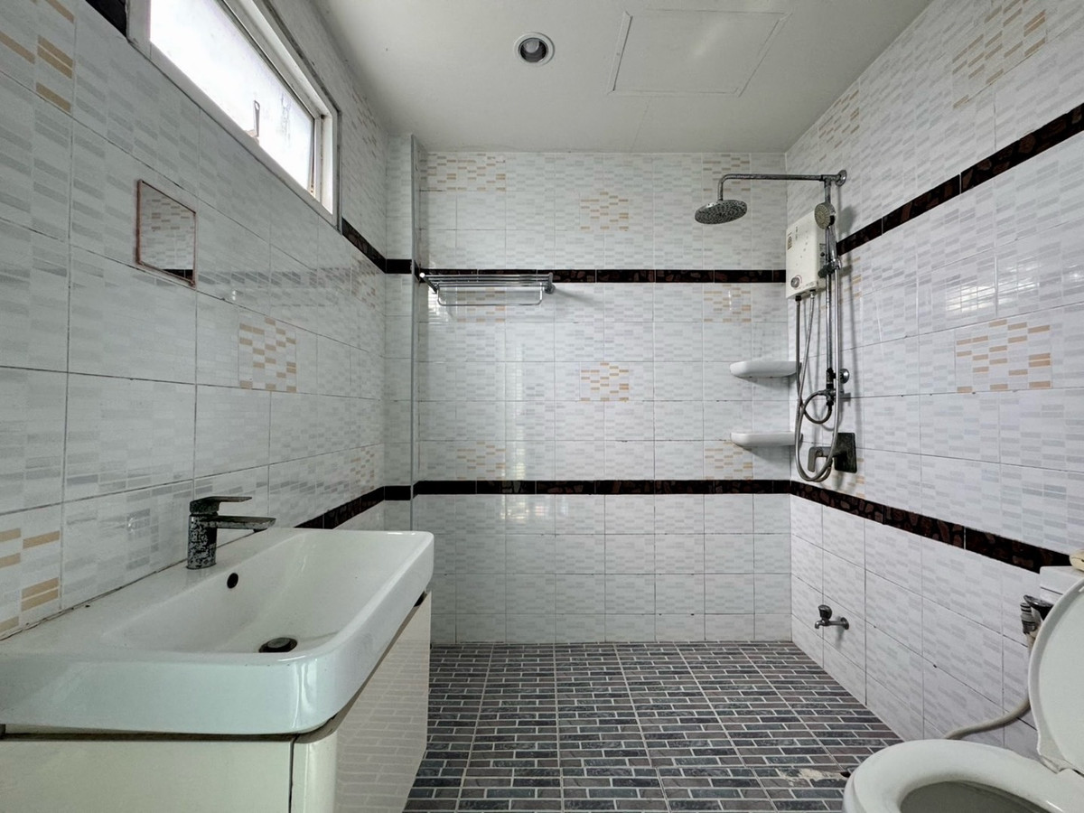 ให้เช่าโฮมออฟฟิศพัฒนาการ ศรีนครินทร์ : เช่า โฮมออฟฟิศ บ้านเดี่ยว ที่ดิน 1 ไร่ กรุงเทพกรีฑา ตัดใหม่ เช่าทำธุรกิจ รีโนเวท ต่อเติมได้ ยินดี รับผู้เช่าทำธุรกิจ ระยะยาว 