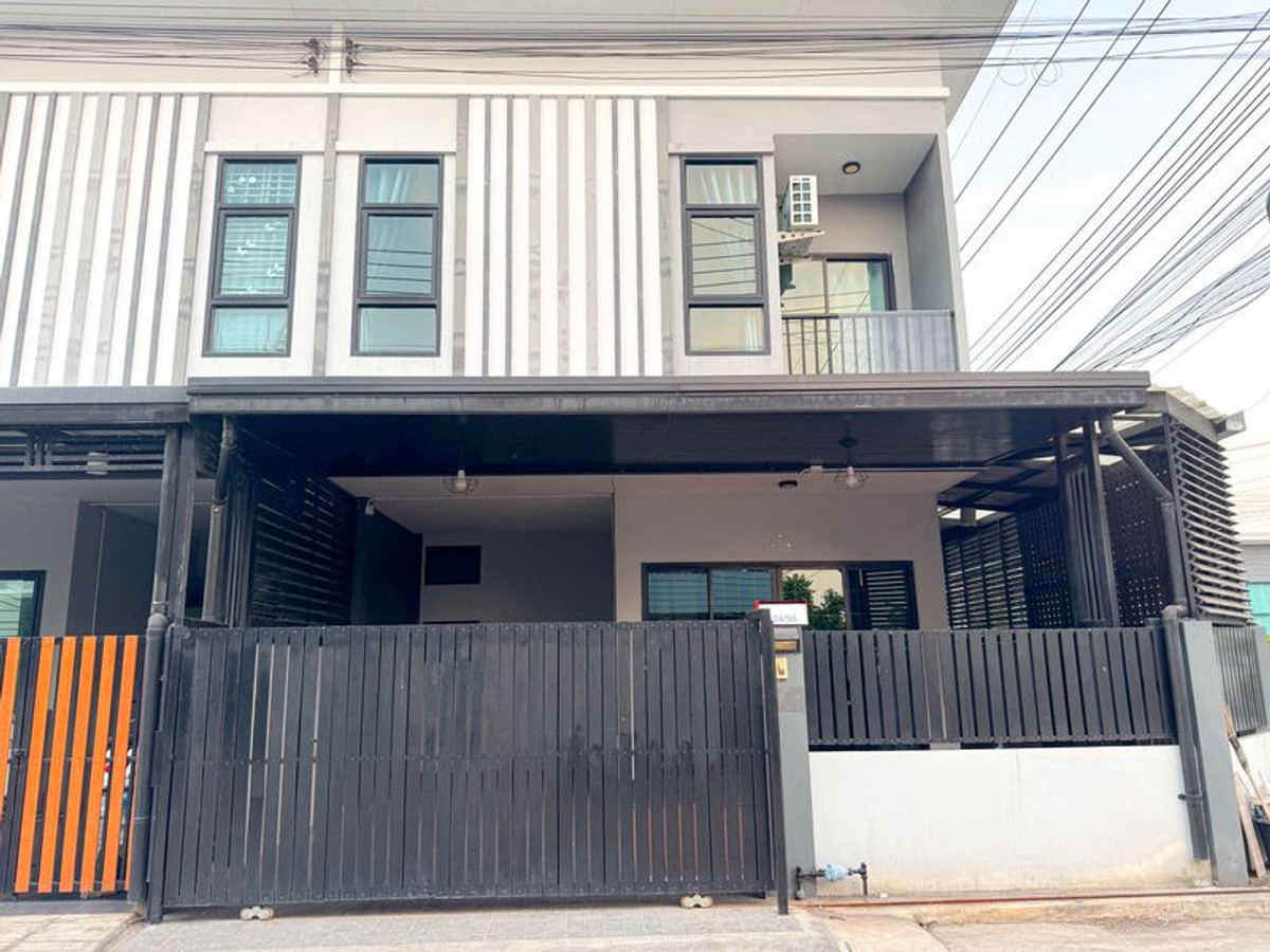 For SaleTownhomeSriracha Laem Chabang Ban Bueng : 2-story townhome for sale in Laem Chabang, Sunshine Natural. Convenient location. Transfer fees waived.