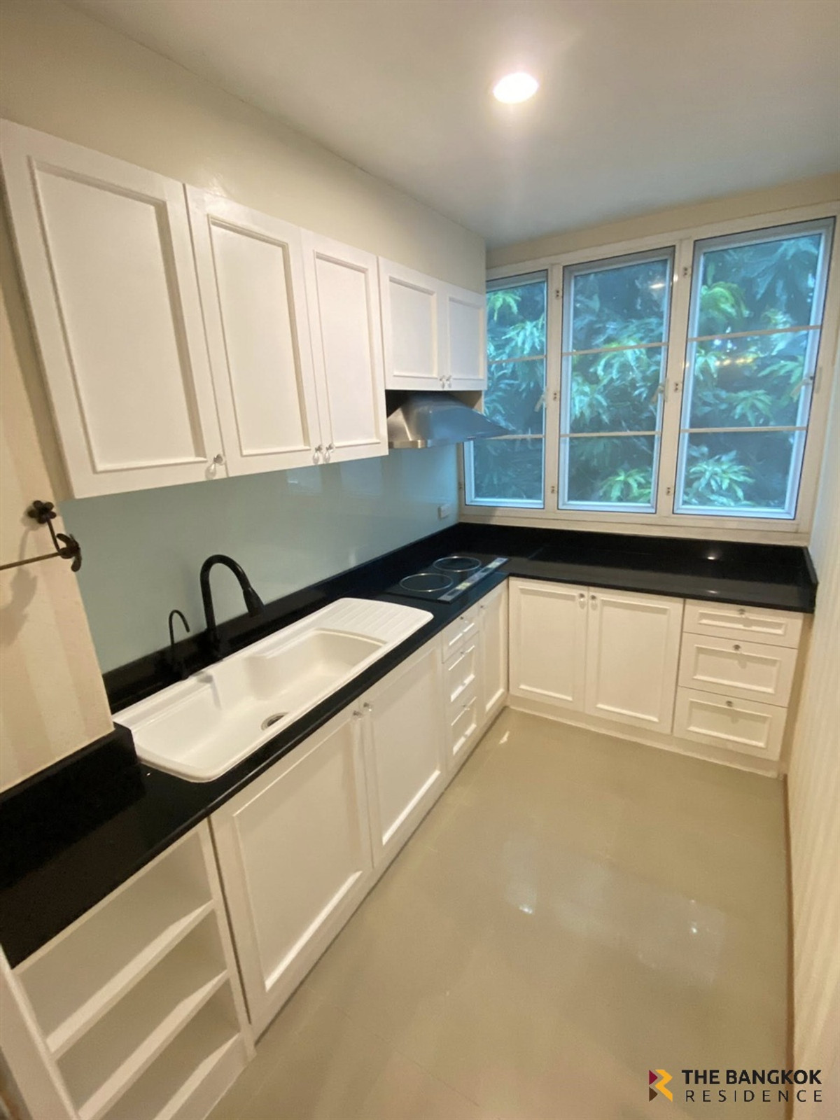 ให้เช่าทาวน์โฮมสยาม จุฬา สามย่าน :  🏨 Townhome Area Pathum Wan ✨ ใกล้ BTS สนามกีฬาเพียง 300 ม. 