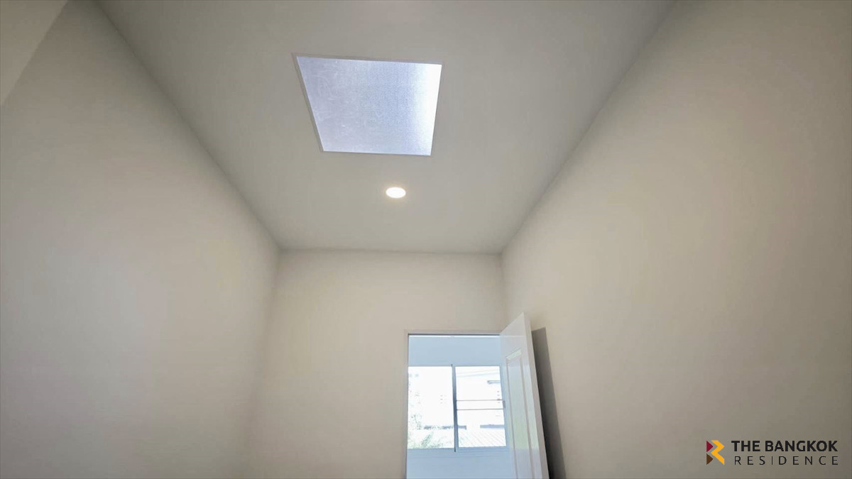 ขายทาวน์โฮมโชคชัย4 ลาดพร้าว71 : 🏡 Townhome Area Lat Phrao - บ้านตกแต่งสไตล์โมเดิร์น มินิมอล 🚗 ทำเลโชคชัย4