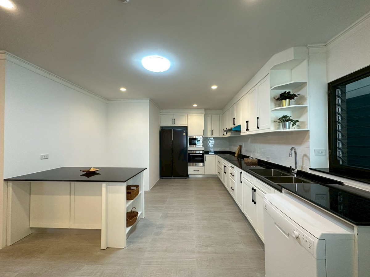 For RentSukhumvit, Asoke, Thonglor : ✨ Condo for rent, pet friendly, 4 bedrooms, beautiful room, fully furnished. Phrom Phong area, 5 minutes walk to BTS Phrom Phong.