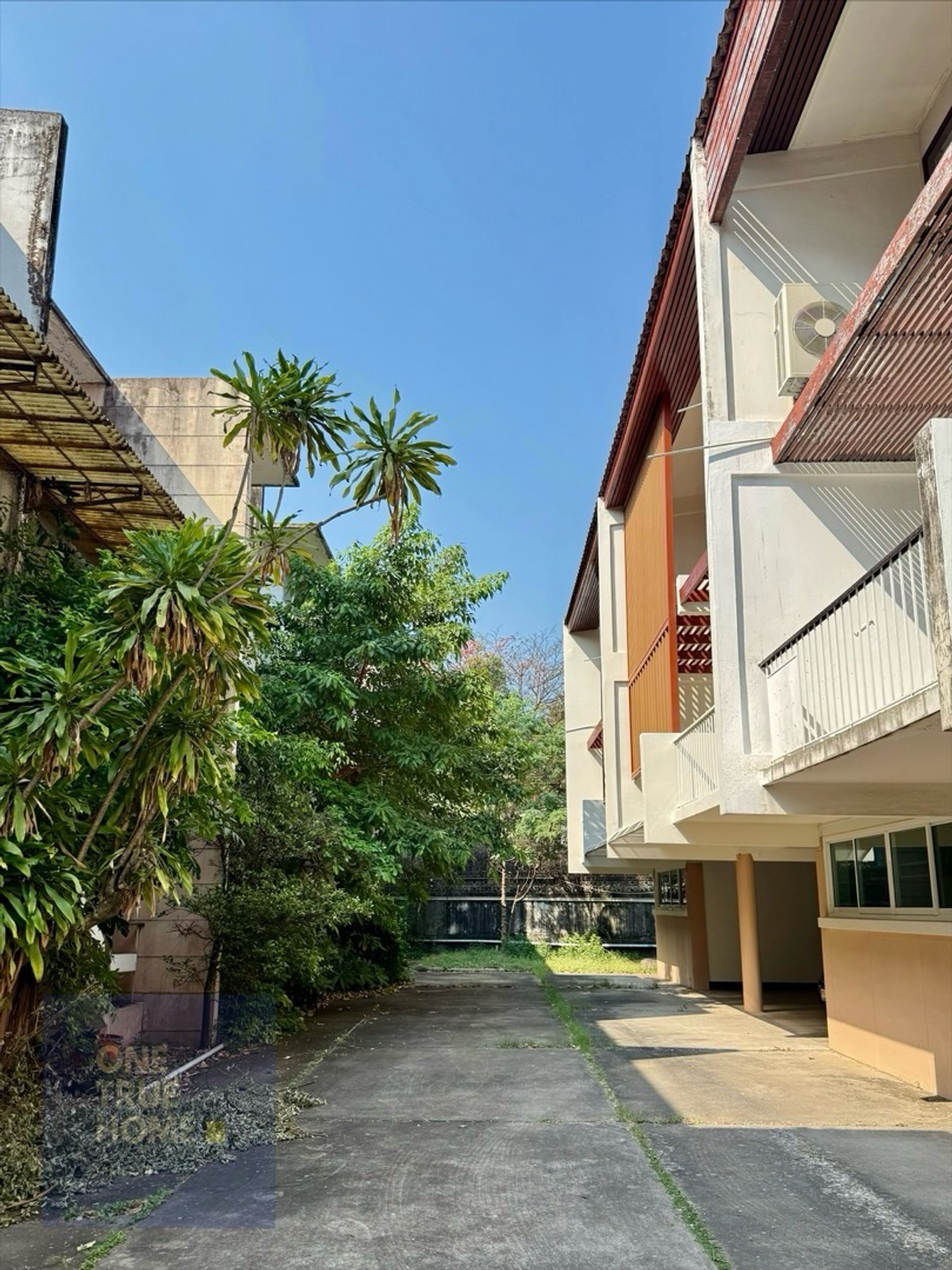 For RentTownhomeSapankwai,Jatujak : [For rent] Home Office / Residence, Mid-Century Modern style, Pradipat.