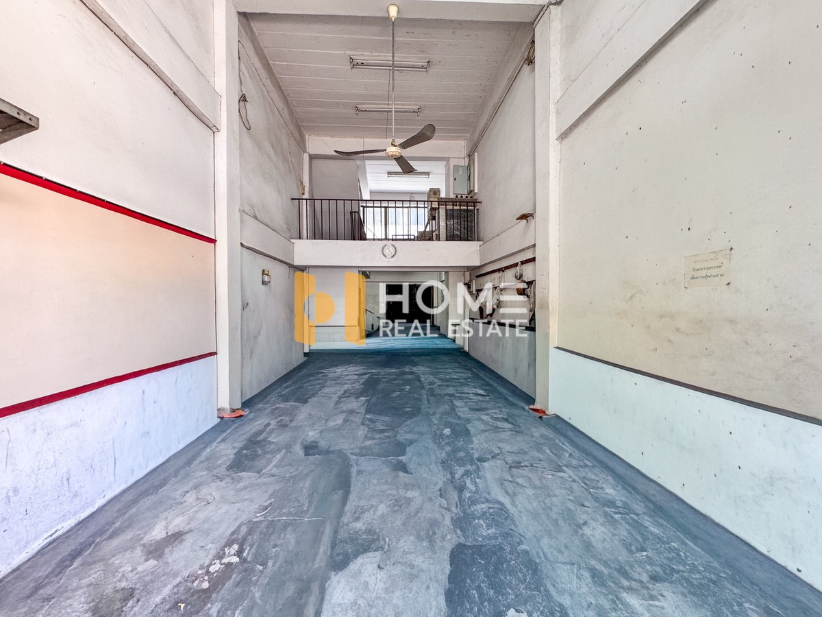 ขายอาคารพาณิชย์พัทยา บางแสน ชลบุรี สัตหีบ : อาคารพาณิช ถ.สุขุมวิท ต.ทุ่งสุขลา อ.ศรีราชา ชลบุรี / 3 ชั้น (ขาย), Commercial building, Sukhumvit Rd, Thung Sukla Sub, Si Racha Dist, Chonburi / 3 - Storey (FOR SALE) YEAN105