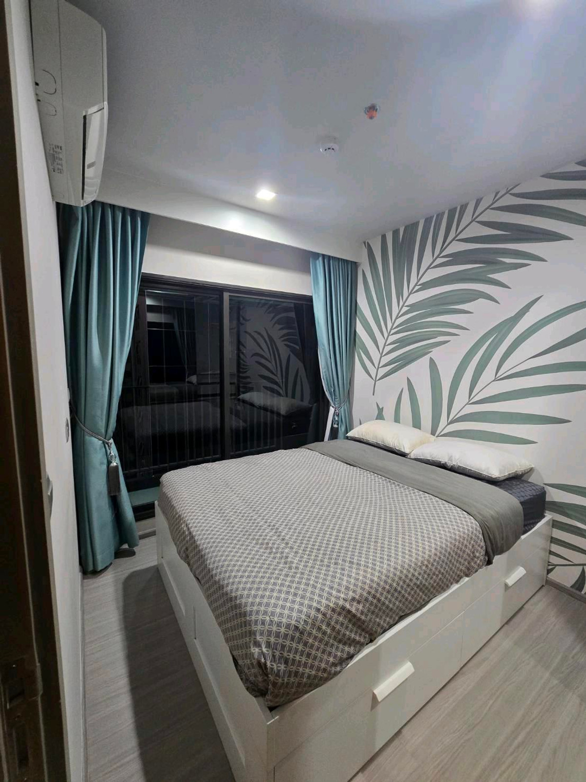 ให้เช่าคอนโดพระราม 9 เพชรบุรีตัดใหม่ RCA : ห้องว่างมาใหม่+++   2 ห้องนอน 35 ตรม.  ให้เช่า คอนโด Life Asoke Rama 9