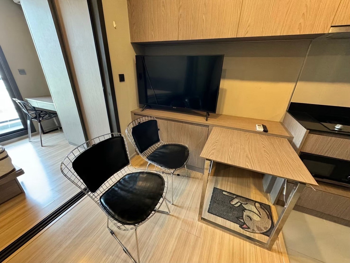 For RentCondoSapankwai,Jatujak : For rent: M Jatujak, price 16,000 baht, ready to move in, contact 0869017364.