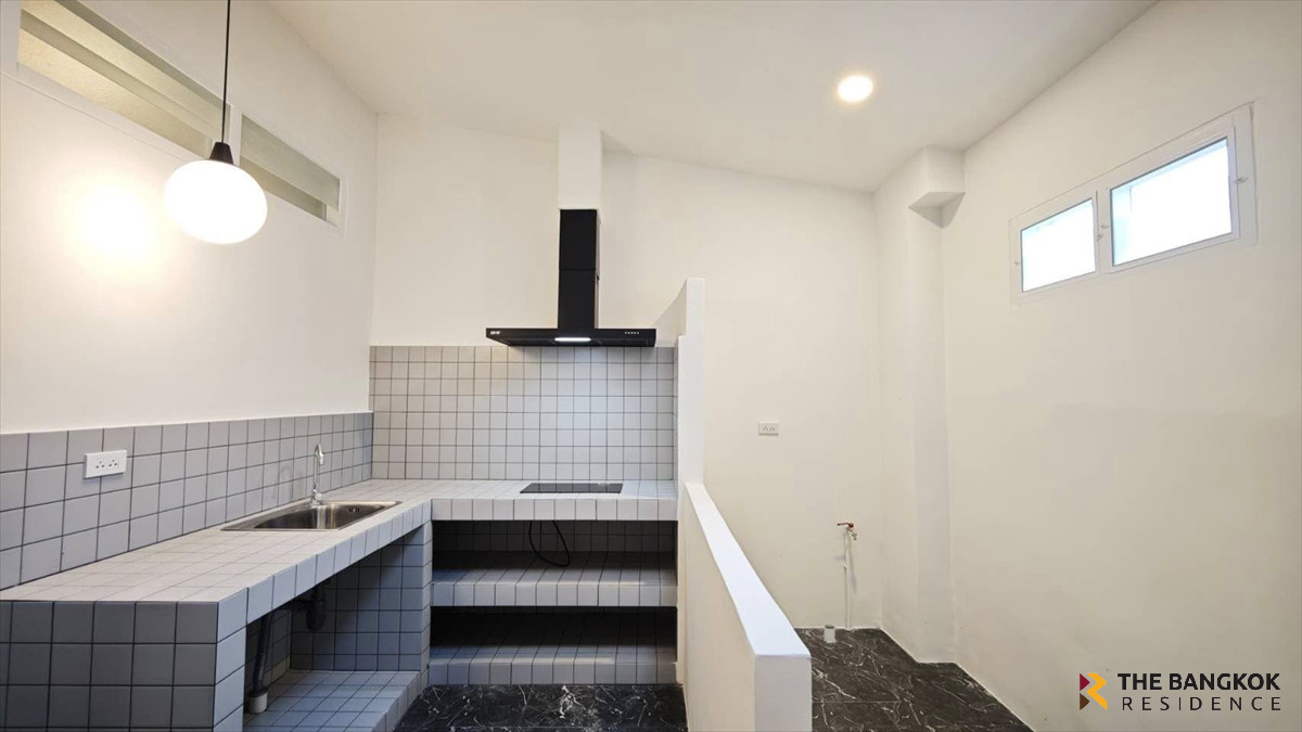 ขายทาวน์โฮมโชคชัย4 ลาดพร้าว71 : 🏡 Townhome Area Lat Phrao - บ้านตกแต่งสไตล์โมเดิร์น มินิมอล 🚗 ทำเลโชคชัย4