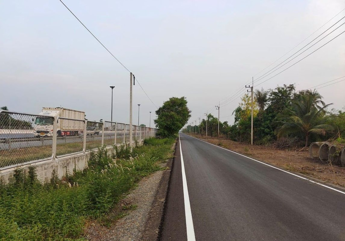 ขายที่ดินปทุมธานี รังสิต ธรรมศาสตร์ : ขายที่ดิน 2.5 ไร่ ติดถนนมอเตอร์เวย์ บางปะอิน ช่วง กม 6.5 ตำบลคลองสาม คลองหลวง  ราคาไม่แพง ต่อรองได้ สุดยอดทำเลดี