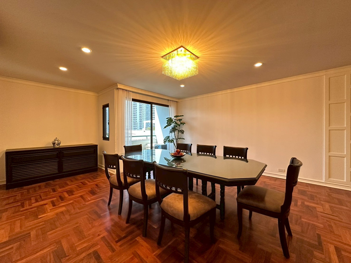 For RentSukhumvit, Asoke, Thonglor : ✨ Condo for rent, pet friendly, 4 bedrooms, beautiful room, fully furnished. Phrom Phong area, 5 minutes walk to BTS Phrom Phong.