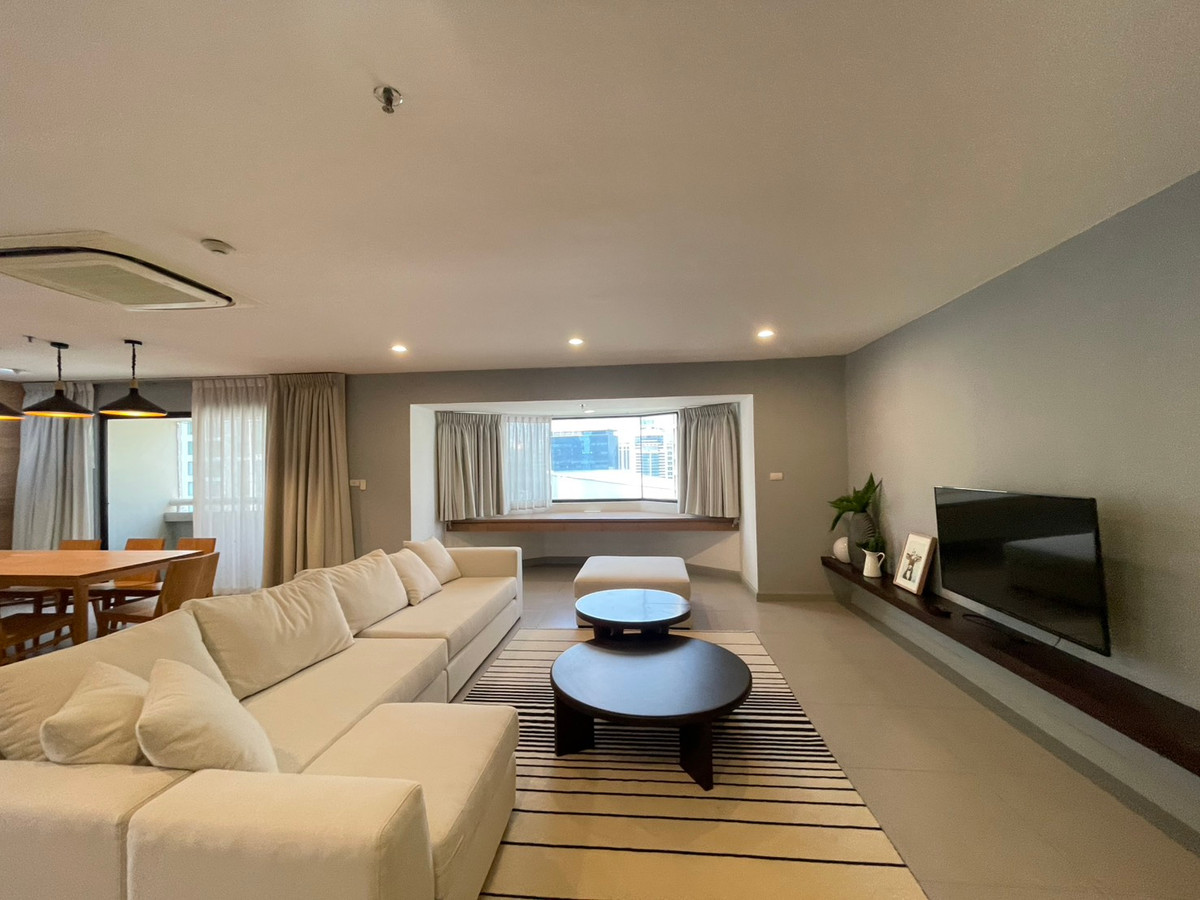 For RentCondoSukhumvit, Asoke, Thonglor : For rent 3 bedroom 3 bathroom 265 sqm close to bts phomphong price 120K/month only