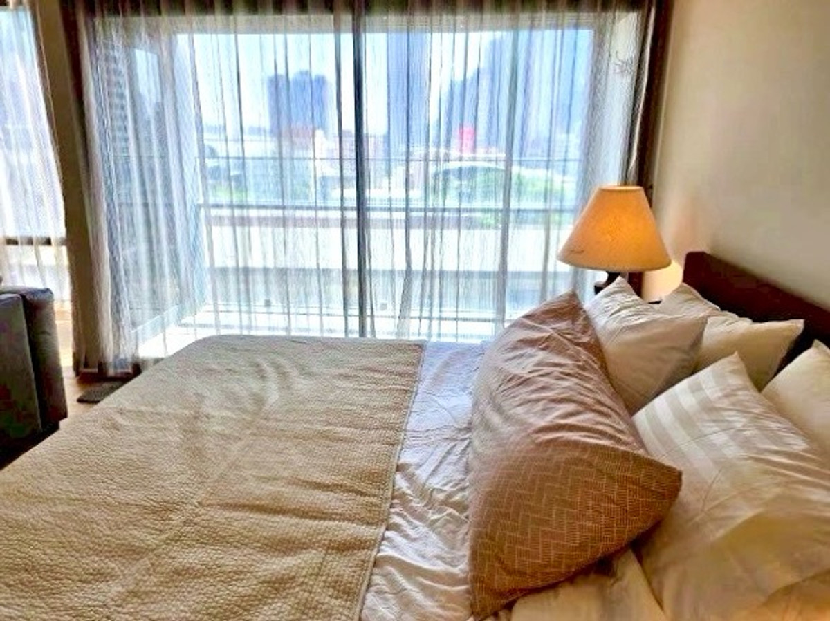 For RentCondoRama9, Petchburi, RCA : (brightmorning light)