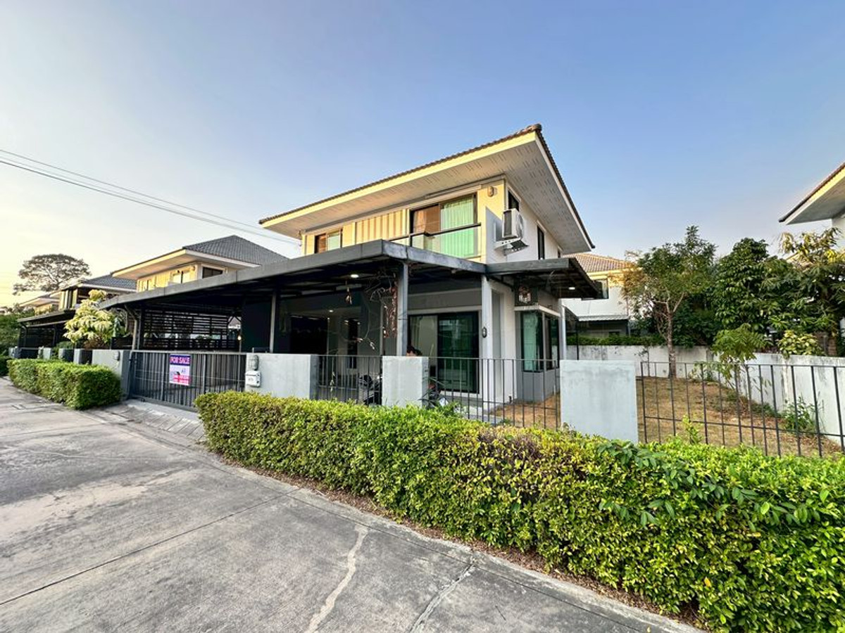 For SaleHouseSriracha Laem Chabang Ban Bueng : Single house for sale in Sriracha, Maneerin Privacy, Nong Kham. Large house, ideal for families.