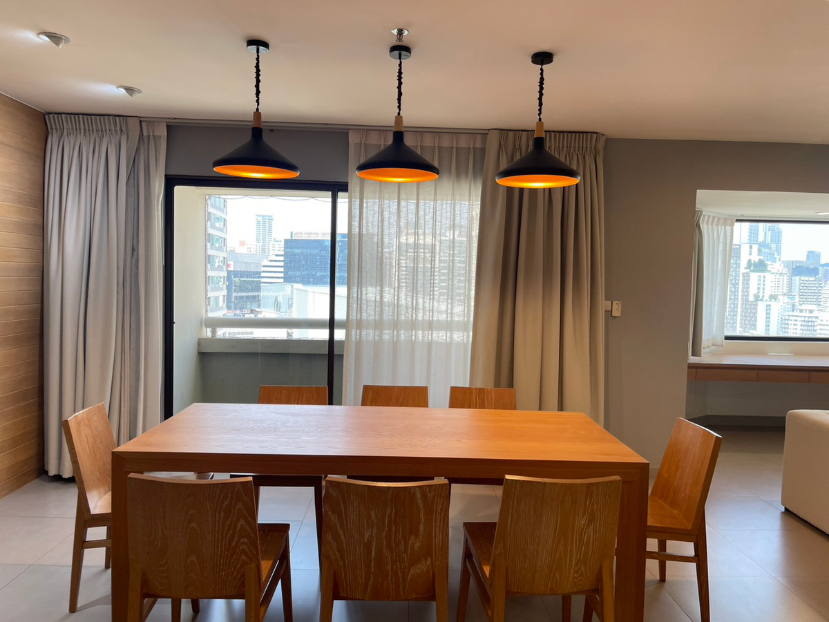 For RentCondoSukhumvit, Asoke, Thonglor : For rent 3 bedroom 3 bathroom 265 sqm close to bts phomphong price 120K/month only