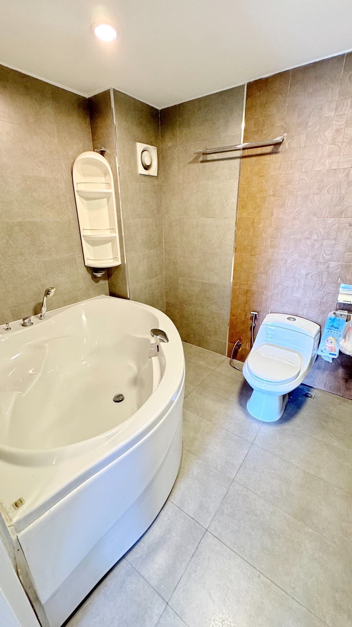 ให้เช่าคอนโดรัชดา ห้วยขวาง : 9770♛ให้เช่าคอนโด 3 ห้องนอน♙ศรีวรา แมนชั่น 1♜MRT ศูนย์วัฒนธรรม∞099-5919653,065-9423251🜲Line@sureresidence