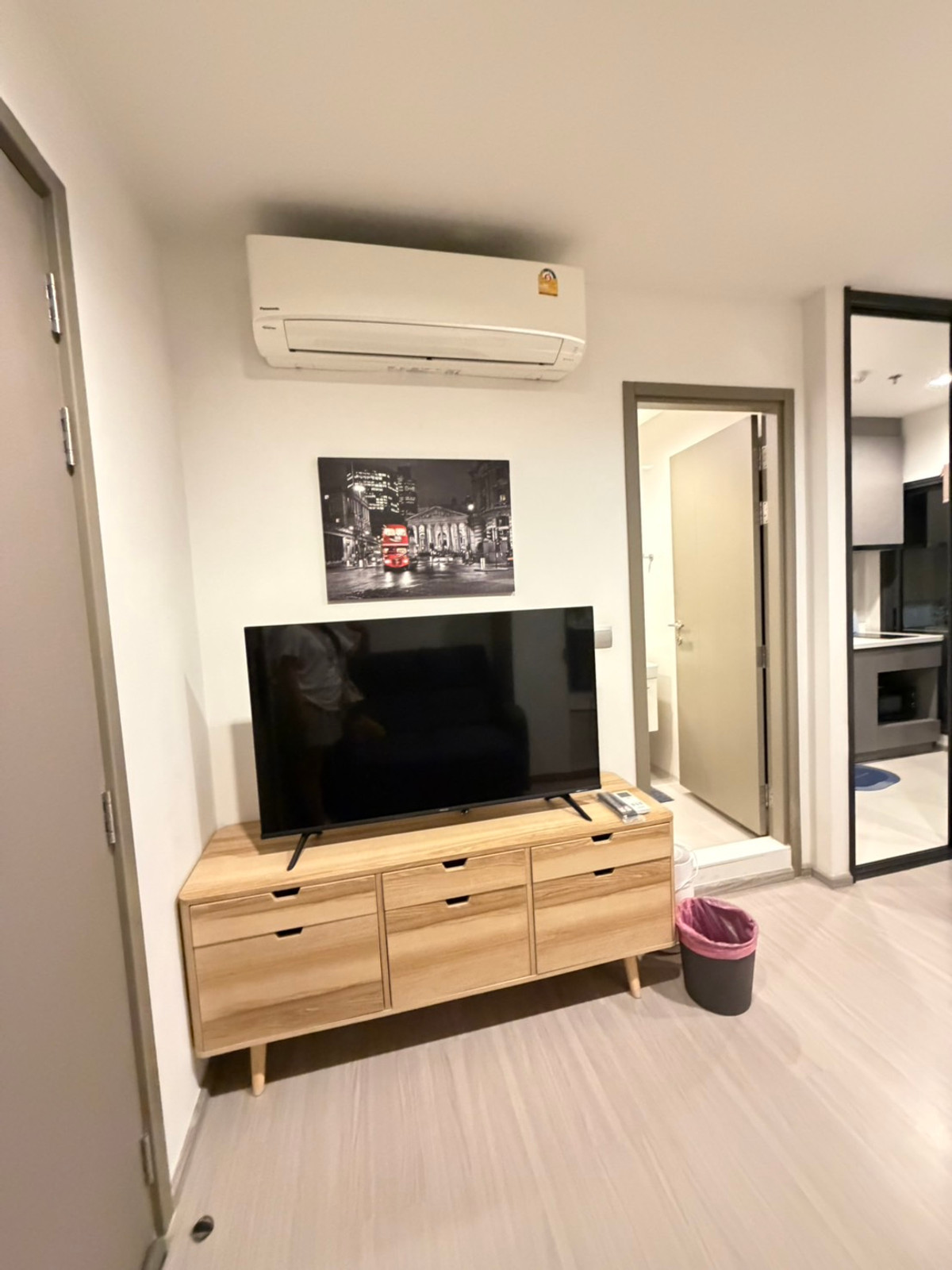 For RentCondoRama9, Petchburi, RCA : 🔥Condo for rent, fully furnished, high floor: Life Asoke Hype (Rama 9): near MRT Rama 9, just 300 meters.