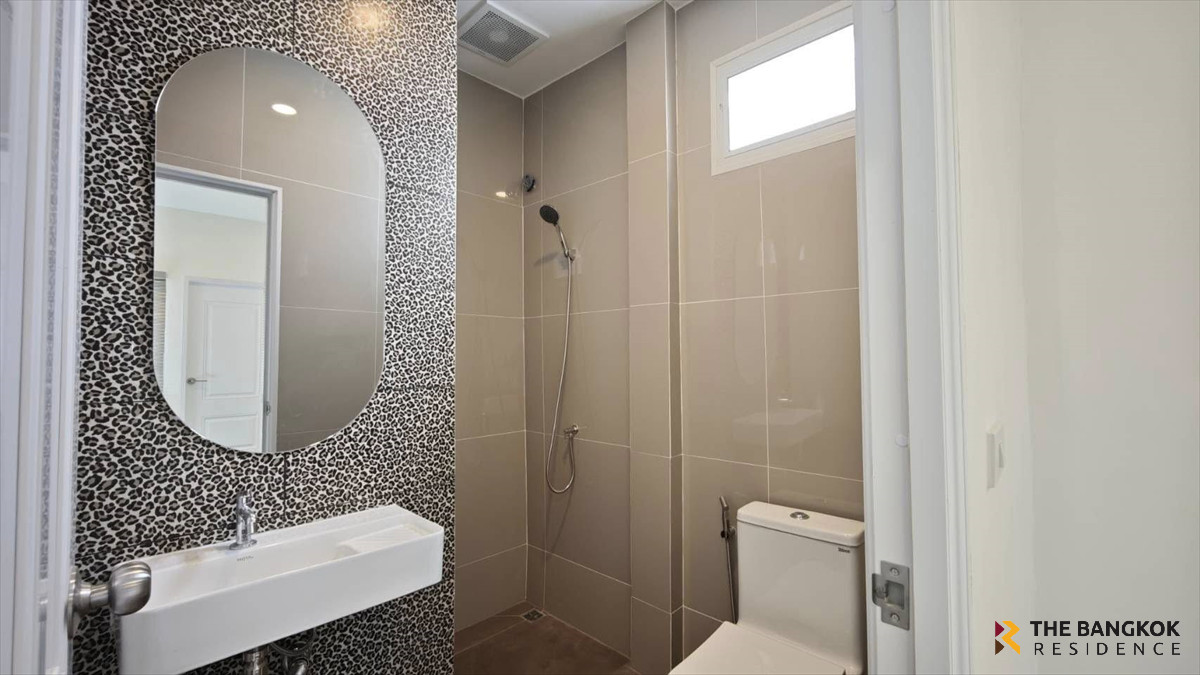 ขายทาวน์โฮมโชคชัย4 ลาดพร้าว71 : 🏡 Townhome Area Lat Phrao - บ้านตกแต่งสไตล์โมเดิร์น มินิมอล 🚗 ทำเลโชคชัย4