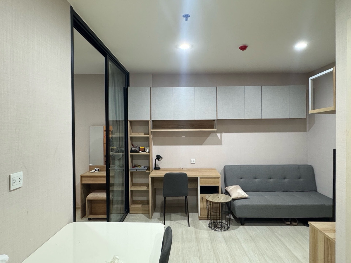 For RentCondoRama9, Petchburi, RCA : For rent✨Condo, corner room, high floor: Life Asoke: near MRT Phetchaburi and ARL Makkasan.