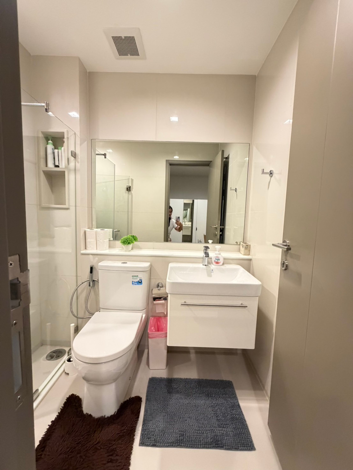 For RentCondoRama9, Petchburi, RCA : 🔥Condo for rent, fully furnished, high floor: Life Asoke Hype (Rama 9): near MRT Rama 9, just 300 meters.