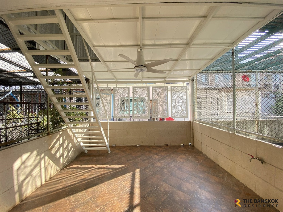 ให้เช่าทาวน์โฮมสยาม จุฬา สามย่าน :  🏨 Townhome Area Pathum Wan ✨ ใกล้ BTS สนามกีฬาเพียง 300 ม. 