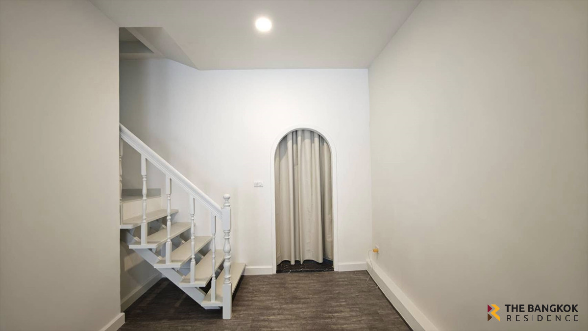 ขายทาวน์โฮมโชคชัย4 ลาดพร้าว71 : 🏡 Townhome Area Lat Phrao - บ้านตกแต่งสไตล์โมเดิร์น มินิมอล 🚗 ทำเลโชคชัย4