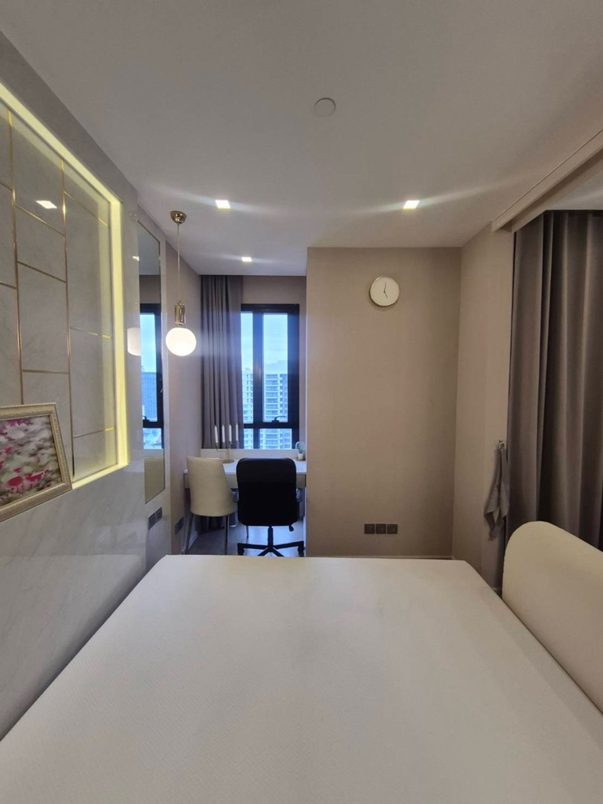 ให้เช่าคอนโดพระราม 9 เพชรบุรีตัดใหม่ RCA : ✨ ปล่อยเช่า  𝗔𝘀𝗵𝘁𝗼𝗻 𝗔𝘀𝗼𝗸𝗲 | แอสตัน อโศก ห้องมุม วิวเมือง ชั้นสูง 📍ติดMRTสุขุมวิท แค่ 1 ก้าว
