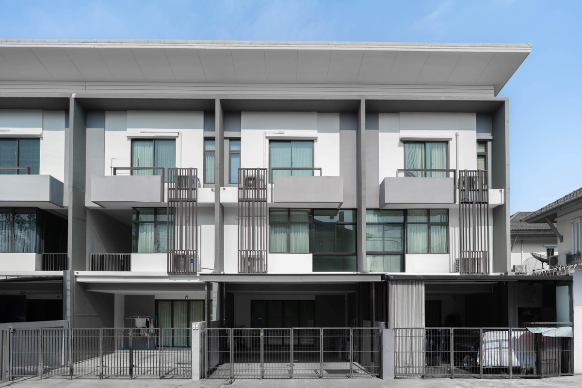 ขายทาวน์โฮมเกษตร นวมินทร์ ลาดปลาเค้า : ด่วน! ขายทาวน์โฮม เพล็กซ์ เรสซิเดนซ์ นวมินทร์ 111 📍 ทาวน์โฮม ติด รร.เลิศหล้า เข้าออกง่าย วิวสระว่ายน้ำ หน้าบ้านไม่ชนใคร