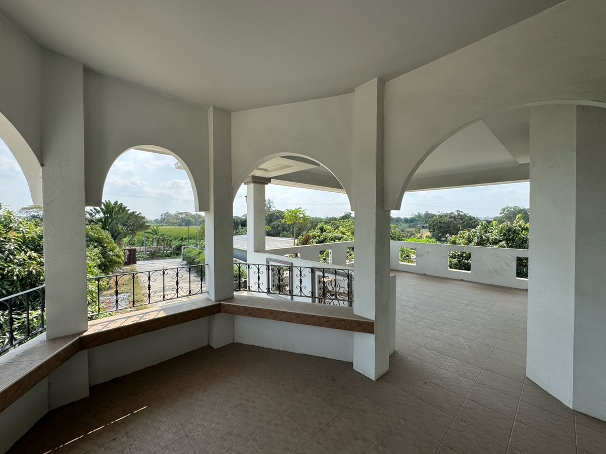 For RentRetail SpacePattanakan, Srinakarin : Single house for rent, 1 rai, Krungthep Kreetha, newly cut, has free space, can be modified, expanded, able to do business.