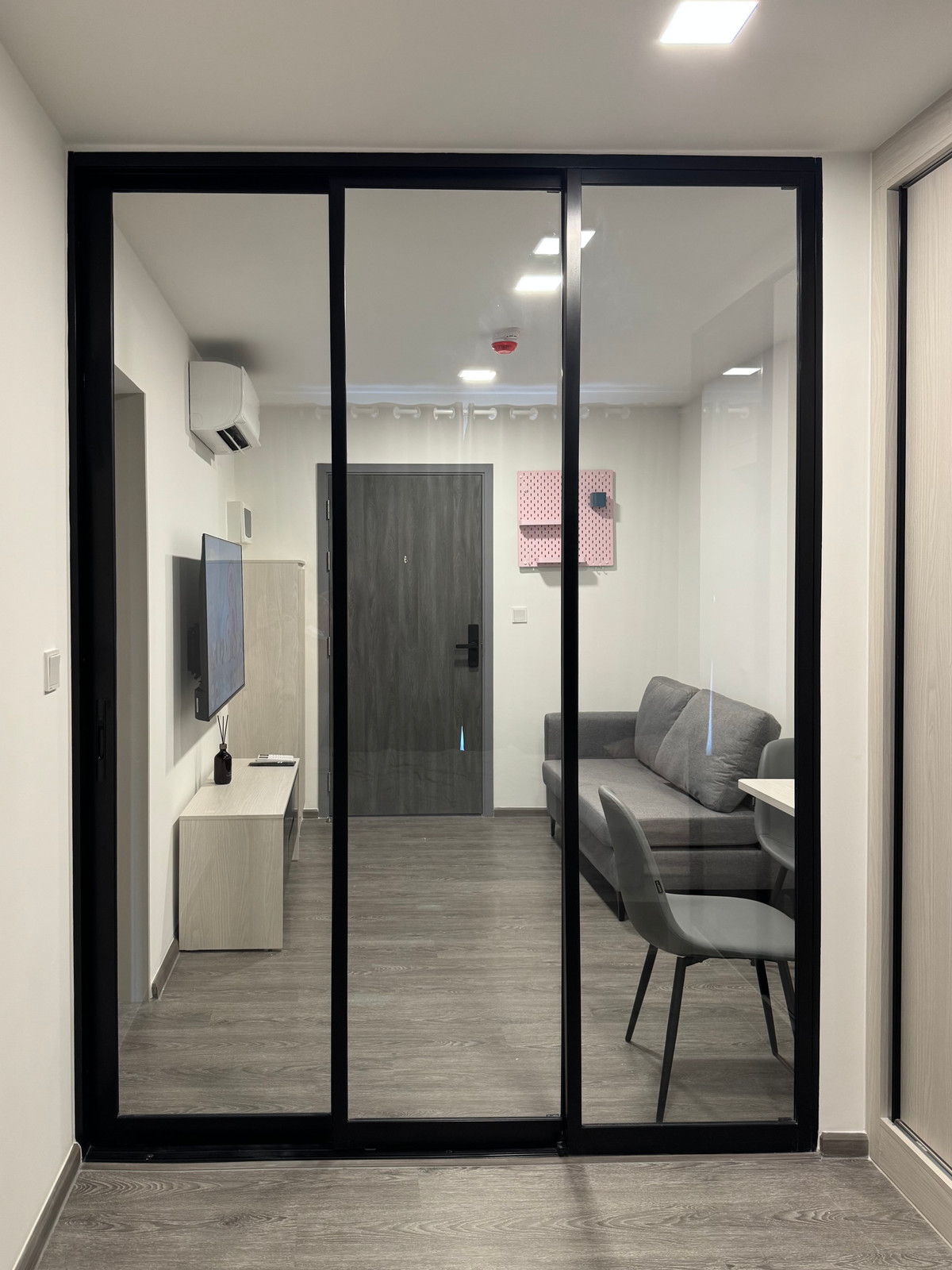 ให้เช่าคอนโดปทุมธานี รังสิต ธรรมศาสตร์ : ✨ ห้องใหม่มือหนึ่ง! Kave Wonderland ตึก D ชั้น 8 ตื่นมาเจอวิวหลักล้าน! (27 ตรม.) ☁️ เฟอร์ฯ ครบพร้อมอยู่ ใกล้มธ. รังสิต 🎓