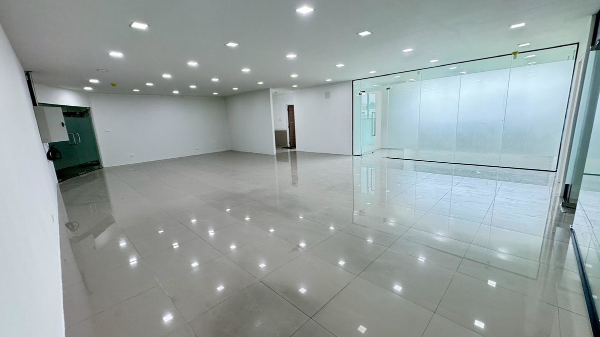 For RentOfficeRama3 (Riverside),Satupadit : Office space for rent in Rama 3 area, walking distance to Lotus, opposite Central. Near the entrance and exit point of Sathu Expressway.