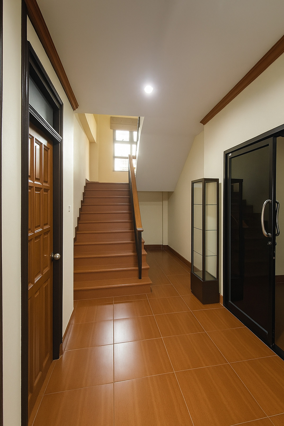 ขายโฮมออฟฟิศศรีราชา แหลมฉบัง บ้านบึง : ขาย !!! โฮมออฟฟิศ 3 ชั้น (รวมชั้นดาดฟ้า) สภาพดีมาก เนื้อที่ 82 ตารางวา อ.บ้านบึง จ.ชลบุรี ราคา 15,500,000 บาท