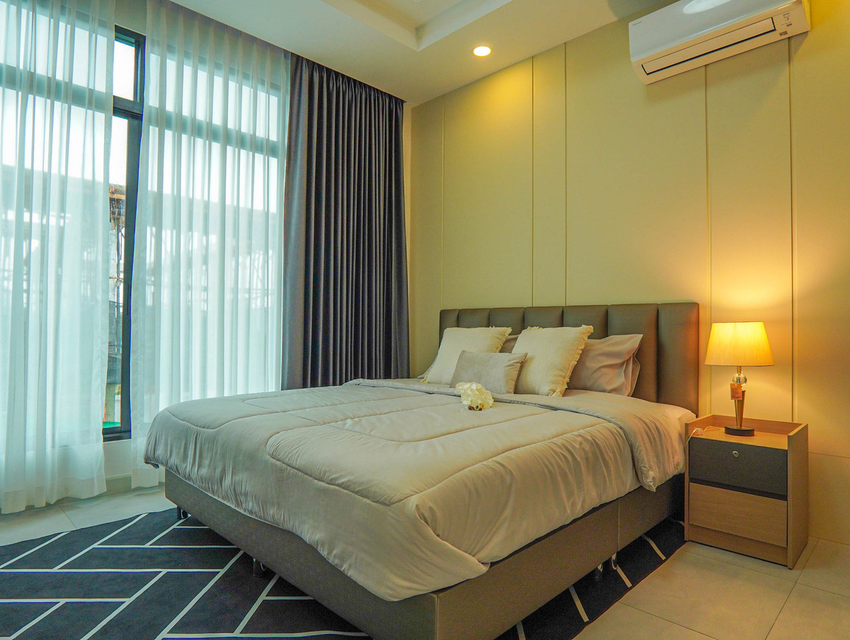 ให้เช่าบ้านพัทยา บางแสน ชลบุรี สัตหีบ : 🏡✨ พูลวิลล่าให้เช่า ใกล้อ่างเก็บน้ำมาบประชัน | 3 ห้องนอน | เพียง 65,000 บาท/เดือน ✨