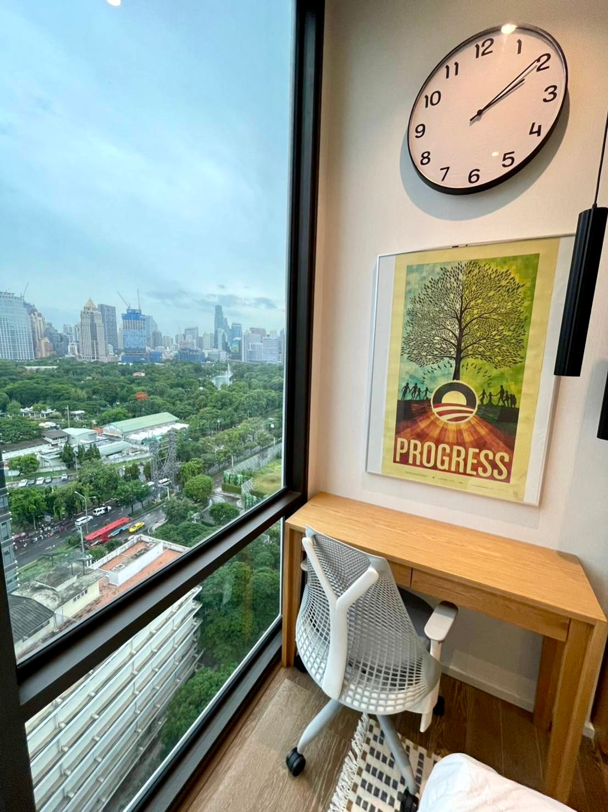 ให้เช่าคอนโดวิทยุ ชิดลม หลังสวน : Muniq Langsuan: 52sqm. 1bed 1bath 55,000/mth Facing Lumpini park Am: 0656199198