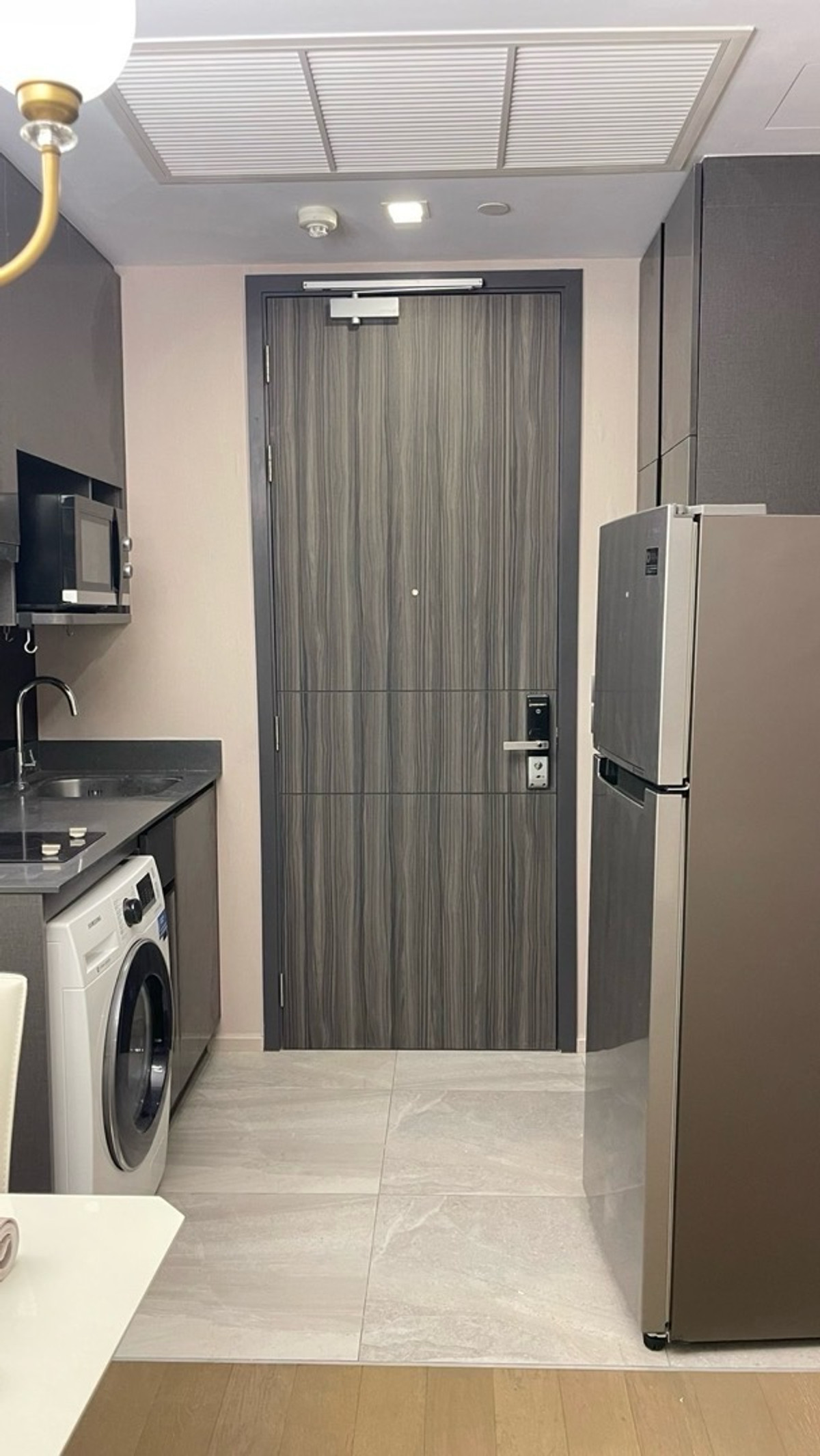 ให้เช่าคอนโดพระราม 9 เพชรบุรีตัดใหม่ RCA : ✨ ปล่อยเช่า  𝗔𝘀𝗵𝘁𝗼𝗻 𝗔𝘀𝗼𝗸𝗲 | แอสตัน อโศก ห้องมุม วิวเมือง ชั้นสูง 📍ติดMRTสุขุมวิท แค่ 1 ก้าว
