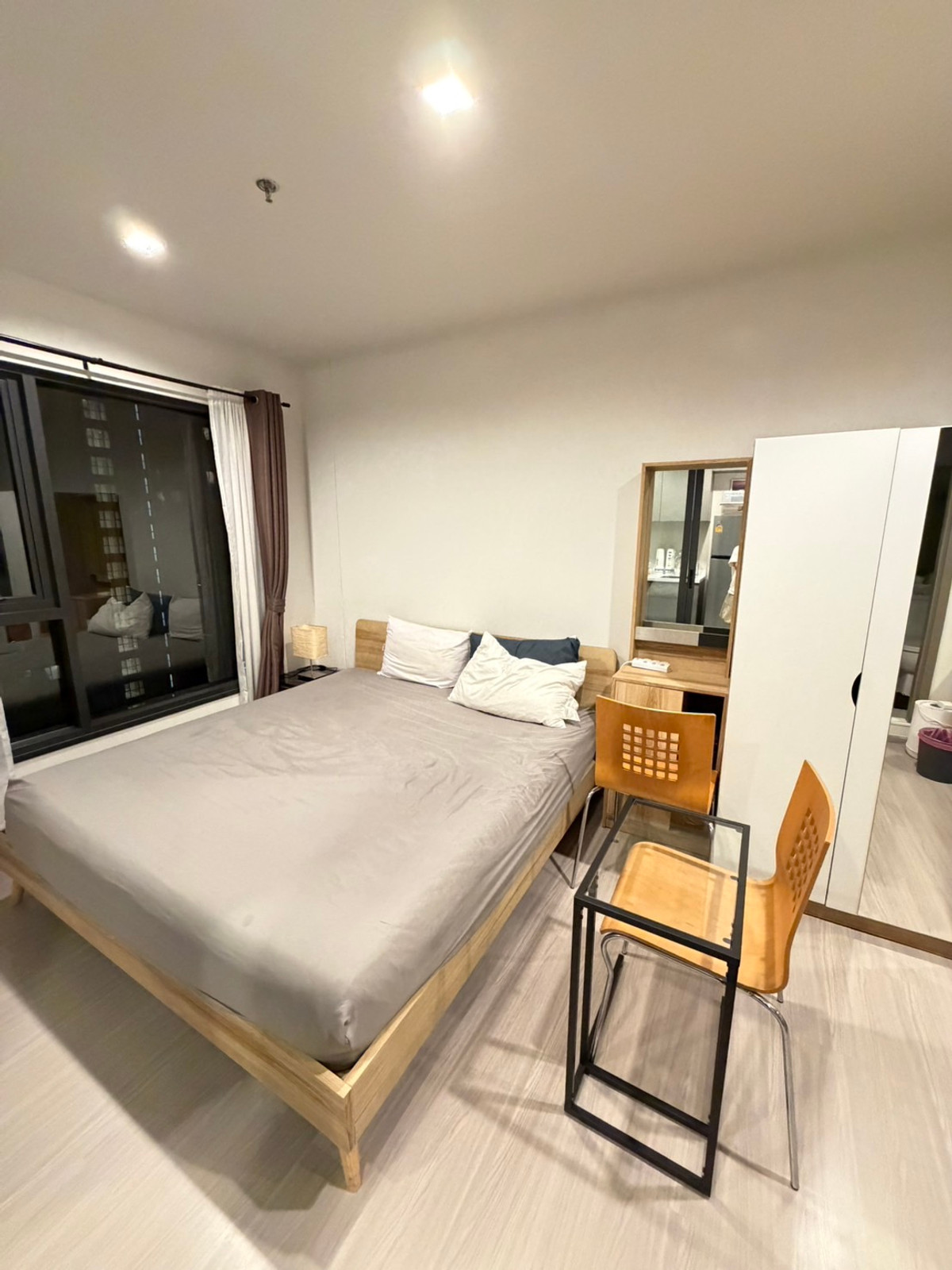 For RentCondoRama9, Petchburi, RCA : 🔥Condo for rent, fully furnished, high floor: Life Asoke Hype (Rama 9): near MRT Rama 9, just 300 meters.