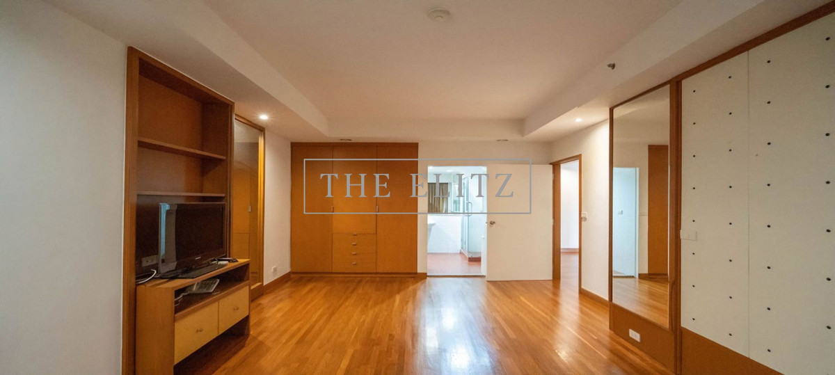 For RentCondoSathorn, Narathiwat : ✨ The room is spacious like being at Baan Nonsi. Lots of space. Comfortable to live in. Dont feel cramped. At the best price in the area 🎉