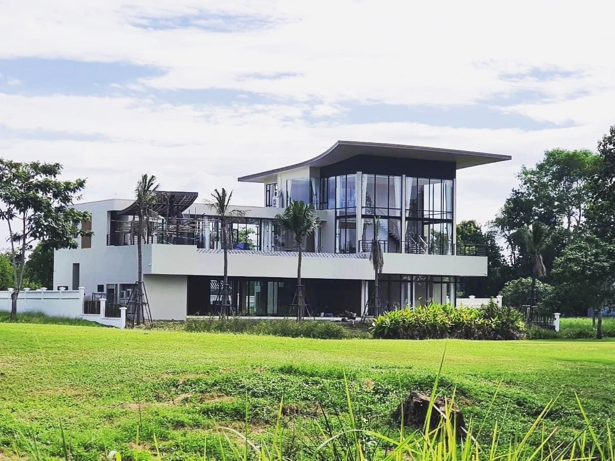 ขายบ้านปทุมธานี รังสิต ธรรมศาสตร์ : ขายบ้านเดี่ยว 2.5 ชั้น กรุงกวี รังสิต คลอง 5 ถนนรังสิต-นครนายก ในสนามกอล์ฟกรุงกวี 